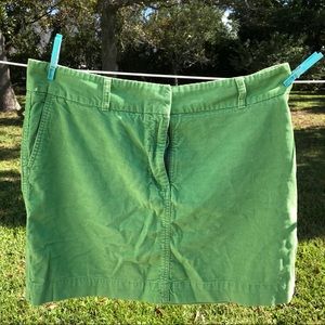 🐳Vineyard Vines Green Corduroy skirt w/ 4 pockets